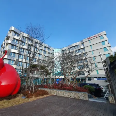 Chungchoho Best Hotel Отели рядом с достопримечательностью «Daepohang Port»