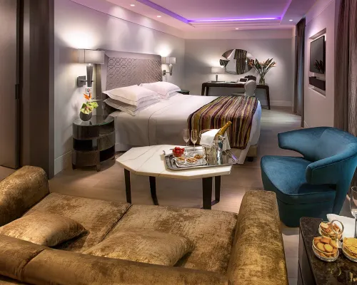 Hotel Cavour Hotels near Turati Station