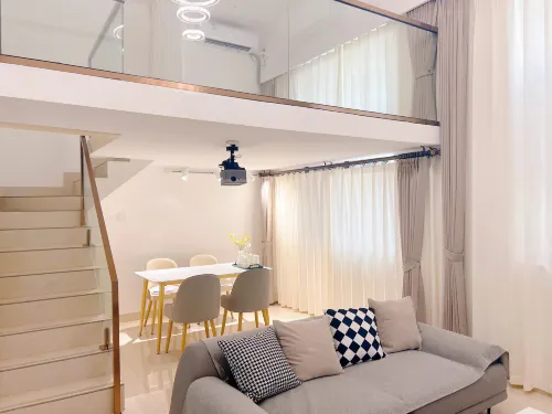 Fangchenggang Sanzhicao Loft Apartment (No.4 Middle School Decheng Food Street)