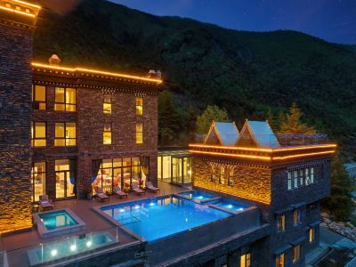 Blossom Valley Daocheng, Azelea & Spring