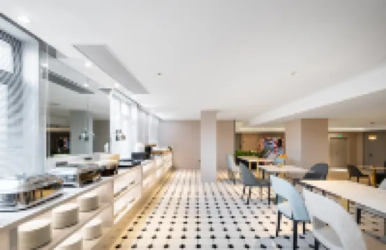 Meilan Hotel (Tongliao Mingren Street Railway Station Branch) - parking