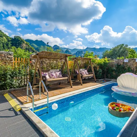 Floral Hotel · Taohua Yingshu Resort Hotel (Tianyunshan Scenic Area)