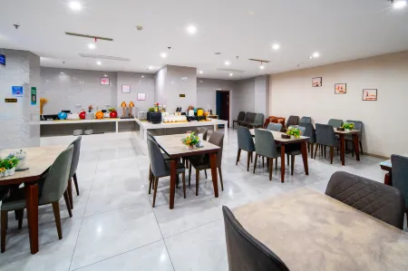 VX Hotel (Huai'an Renmin Hospital Mandu Square) Отели рядом с достопримечательностью «Young Zhou Enlai Reading Site»