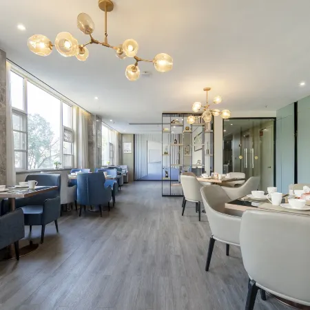Yishang Hotel (Jiayu Longwan Peninsula)