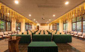 Zizai Pingjiang Wild Luxury Resort