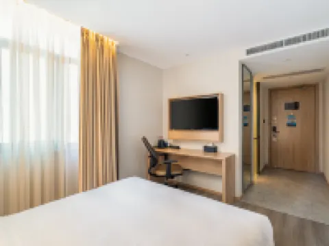 Starway Hotel (Deqing Zhengxiang Commercial Plaza, Yongan Street) โรงแรมในเต๋อชิง