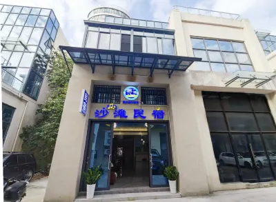 Singing Beach Homestay Hotels near Lingshui Railway Station