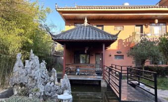 Yulong Baisha Alley Courtyard Inn