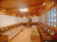 Sangdun Longzhu Homestay (Zhonglu Tibetan Village)