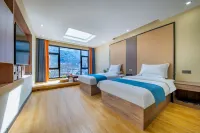 HuashanMong Kok Boutique Design B&B (at Huashan Scenic Area Ticket Office)