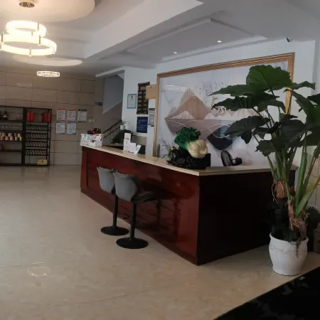 Huitong Jiangdu Theme Hotel