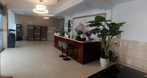 Huitong Jiangdu Theme Hotel - parking
