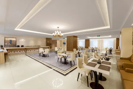 Vienna Hotel (Four Halls and One Center Store of Cangzhou Huanghua Xinyuan Commercial Building) Отели рядом с достопримечательностью «Bohai Polytechnic Vocational College»