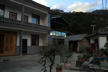 Tiger Leaping Gorge Meet Mid-Levels Homestay