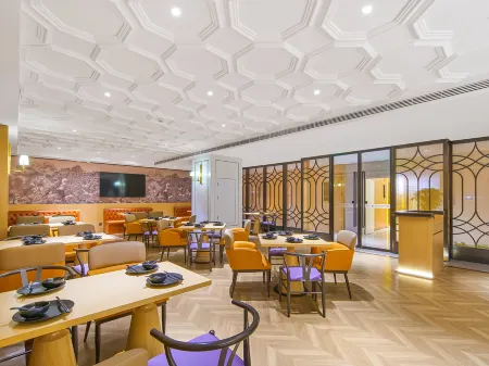 Vienna International Hotel Yangzhou Jiangdu Golden Eagle Plaza Store Отели рядом с достопримечательностью «Longchuan Square»