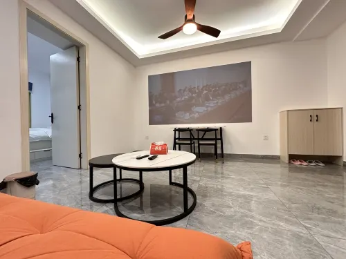 Yueju Apartment Hotel (Xinduhui Plaza High-speed Railway Station)