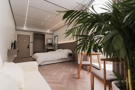 Qishe - Luxe Smart Projection Family Resort Отели рядом с достопримечательностью «Dayangba Square»