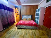 Trilok Residency Dashashwamedh Varanasi Отели рядом с достопримечательностью «Храм Дурга»