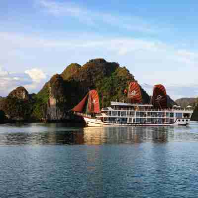 V'Spirit Cruises Hotel Exterior