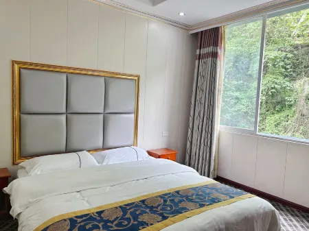 Yanjin Dihao Hotel Отели рядом с достопримечательностью «Dousha Gate Ancient Town»