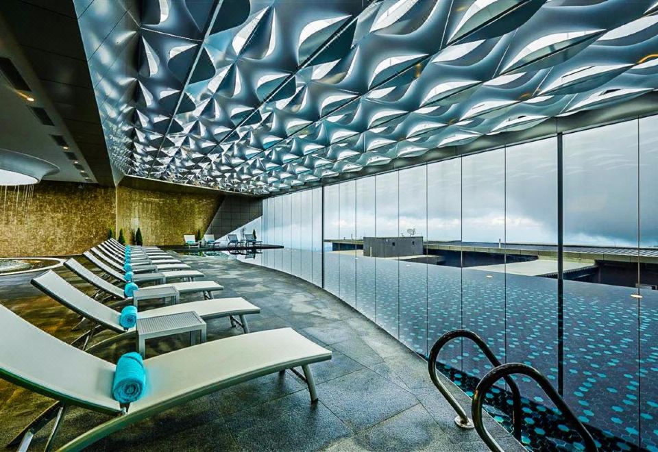 Sky Retreat Genting Highlands의 현대적인 침실