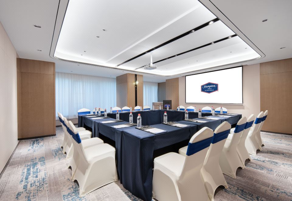 3. 햄튼 바이 힐튼..