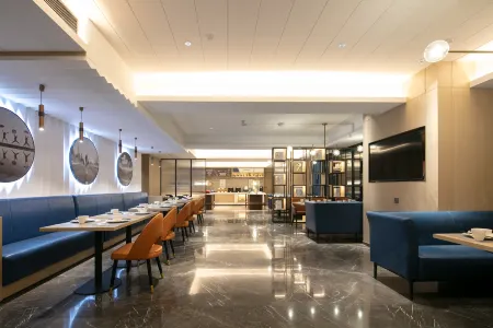 Kyriad Marvelous Hotel 3.0 Huaihua South High-speed Railway Station In The Beautiful Time Отели в г. Хуайхуа