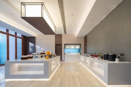 World Hotel (Kaifeng Qingming Shangheyuan Gulou Square Branch) Отели рядом с достопримечательностью «Longting Scenic Area»