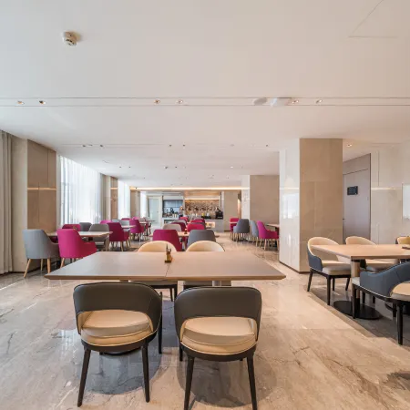 Lavande Hotel (Kuitun Youhao Shopping Center Meimei Plaza Branch)