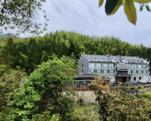 Tianqu Manor Hotels in Xinhua County