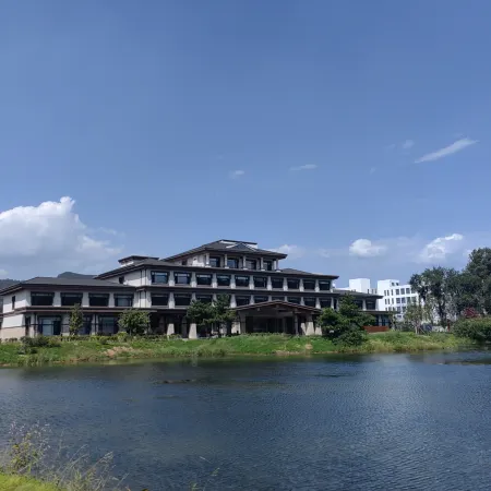 Benxi Bed Seal Lake Hotel