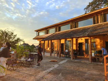 Yunhai Bojing Chinese Inn Отели рядом с достопримечательностью «The Old Bulang Ethnicity Village of Wenji»