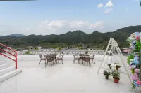 Wuyuan Yunxi Valley · 360° Terrace View Resort (Huangling Scenic Area)