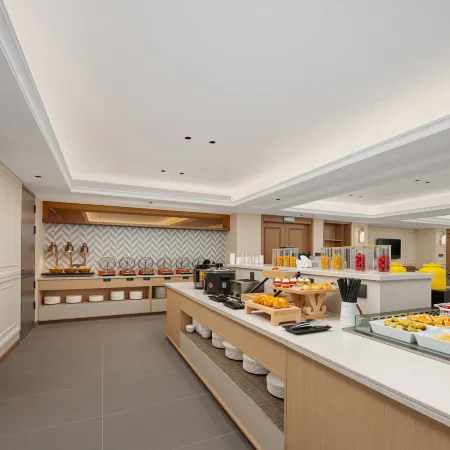 Vienna Hotel (Xingyi Jushan Square Dream City)