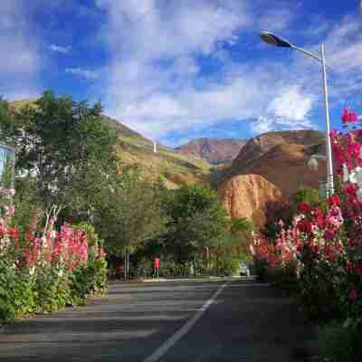 八宿多拉神山温泉賓館 Hotel Exterior