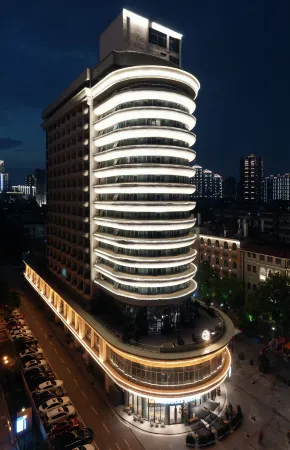 Ethos Hotel Wuhan Riverside Отели рядом с достопримечательностью «Wuhan University»