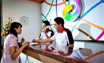 Dewarna Hotel Arifin