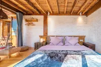 Floral Hotel·First sight of Huyun residential hotel in Lugu Lake