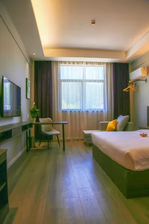 Shanlan Hotel (Yuexishan Goods Great Market) Отели рядом с достопримечательностью «Dabie Mountain Azalea Ecological Cultural Grand View Garden»