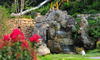 the Lishan Bright Moon Hotel