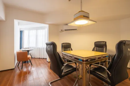 LiangZhi Huipin Hotel (Haikou Youyi Commercial Plaza Qilou Old Street)