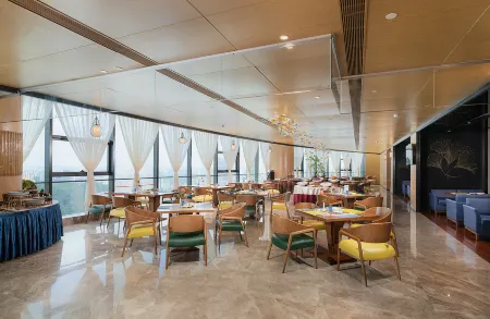 GuangYueZun Wuxiang Hotel (Sports Center Guangxi Planning Hall Subway Station) Отели рядом с достопримечательностью «Guangxi Electric Power Vocational and Technical College (Wuxiang Campus)»