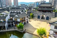 마이트레야 치즈취안 온천 호텔 (마이트레야 홍허 워터 타운십) 동풍운반도낙원 카누 기지 주변 호텔