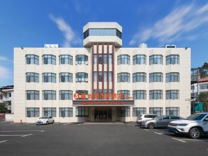 Vienna 3 Good Hotel (Jiujiang Pengze Longcheng Avenue)