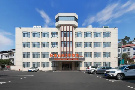 Vienna 3 Best Hotel (Jiujiang Pengze Longchengdadao) Отели в г. Пэнцзе