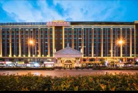 Vienna International Hotel ( Shanghai Kangqiao Metro Station) Отели рядом с достопримечательностью «Синтин 360 Площадь (Шанхайский Кэнбридж-магазин)»