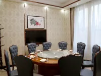 Hulega Hotel (Yining Kazanqi Street Branch) فنادق في إي نينغ