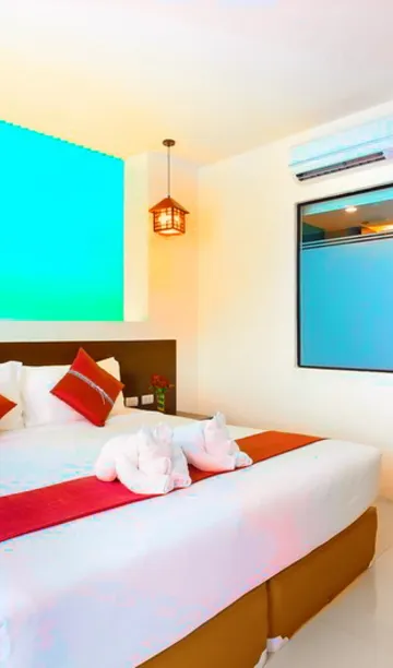 ห้องดีลักซ์ เตียงคิงไซส์ พร้อมวิวสระว่ายน้ำ