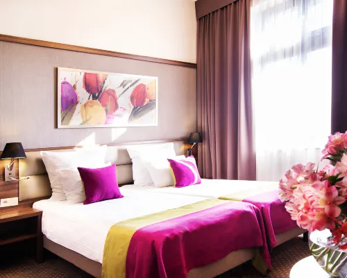 Golden Tulip Krakow City Center Hotels near Nova Gallery