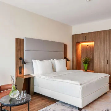 Radisson Blu Hotel, Frankfurt am Main Отели рядом с достопримечательностью «Аквапарк "Ребштокбад"»